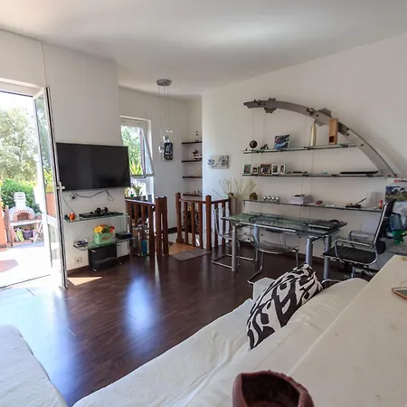 Grande Con Giardino Apartment
