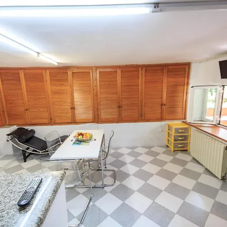 Apartment Grande Con Giardino